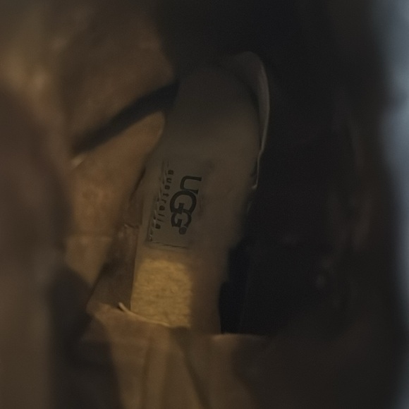 Girls UGG boots - Picture 9 of 16